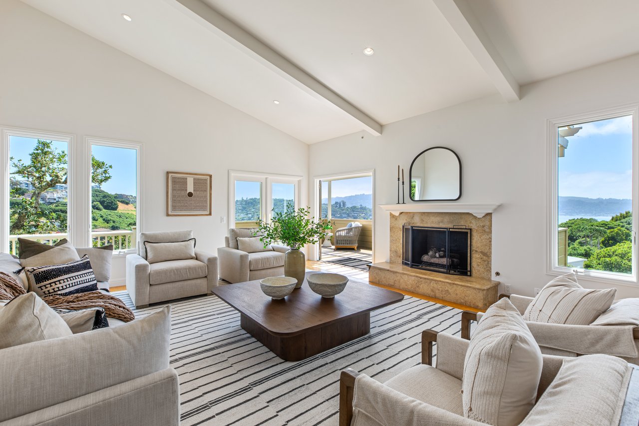 Picturesque and Private View Residence