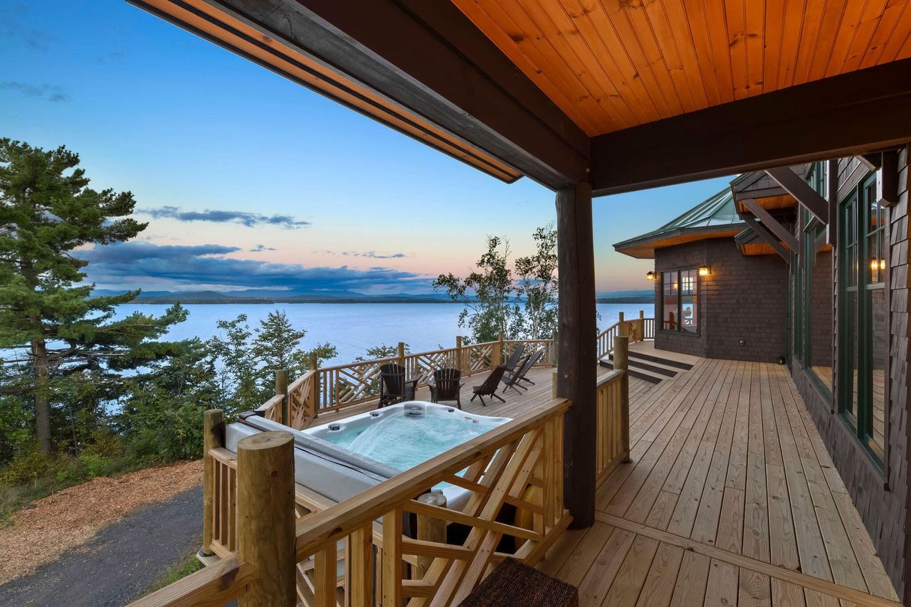 2226 Lake Shore Road