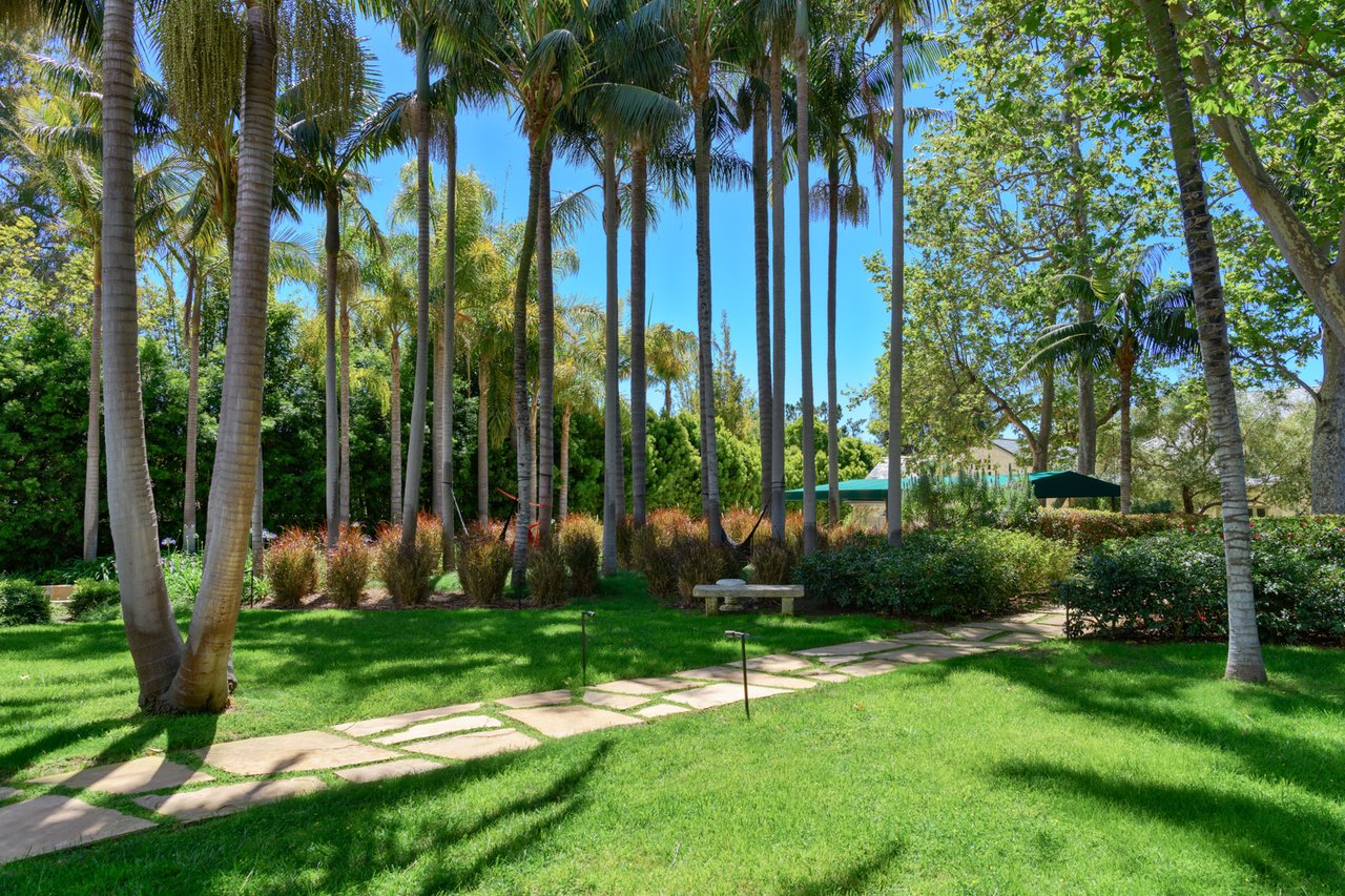 6625 Zumirez Dr