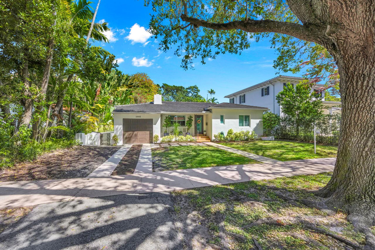 Charming Pool Home at 1005 Columbus Blvd