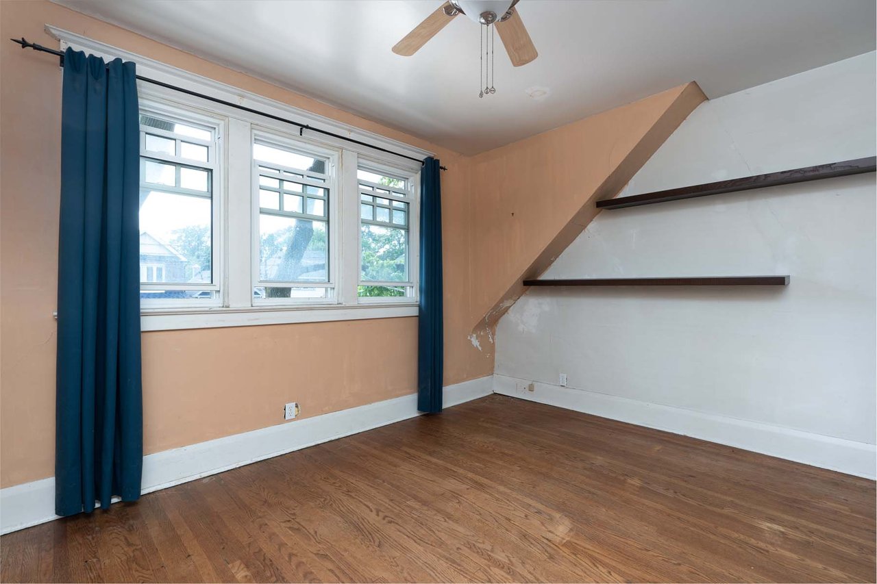 369 Coxwell Ave