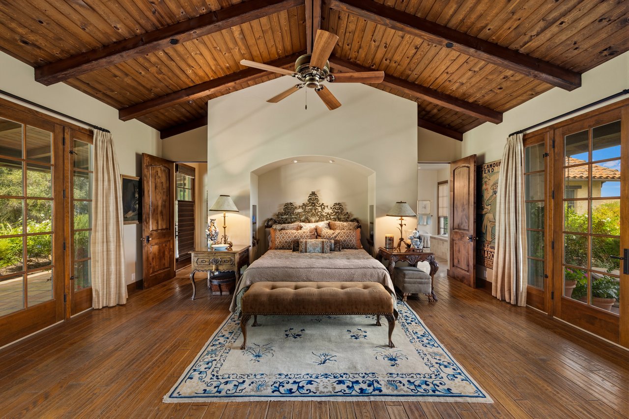 Hacienda-Style Retreat with Breathtaking Mountain Views