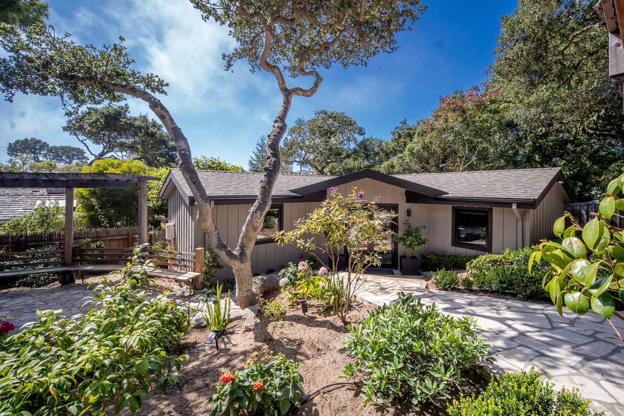 The Gosling - Downtown Carmel Getaway