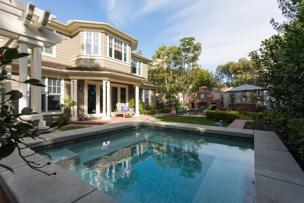 20 Turnberry Dr