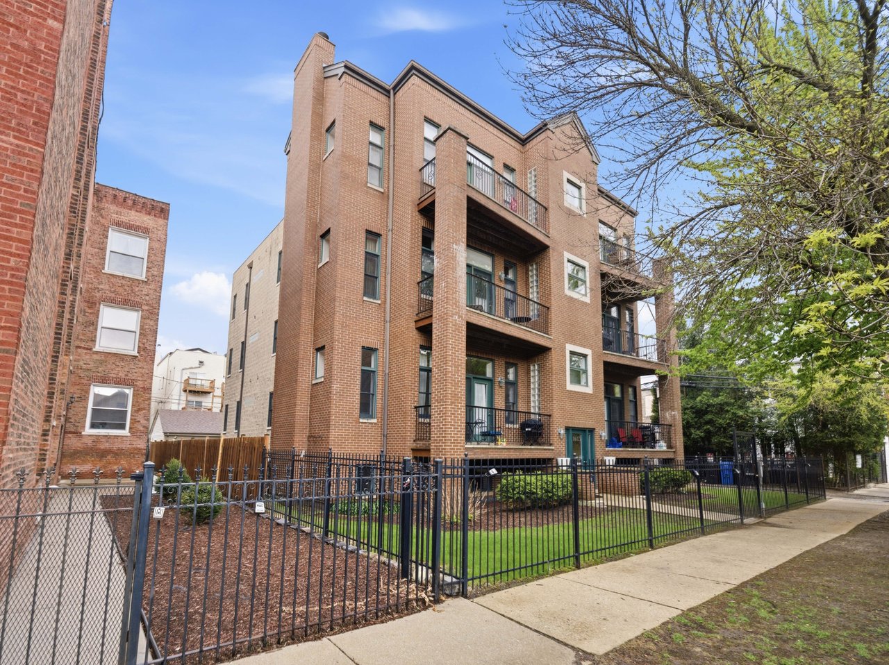 1615 N Claremont Ave, Unit 3S
