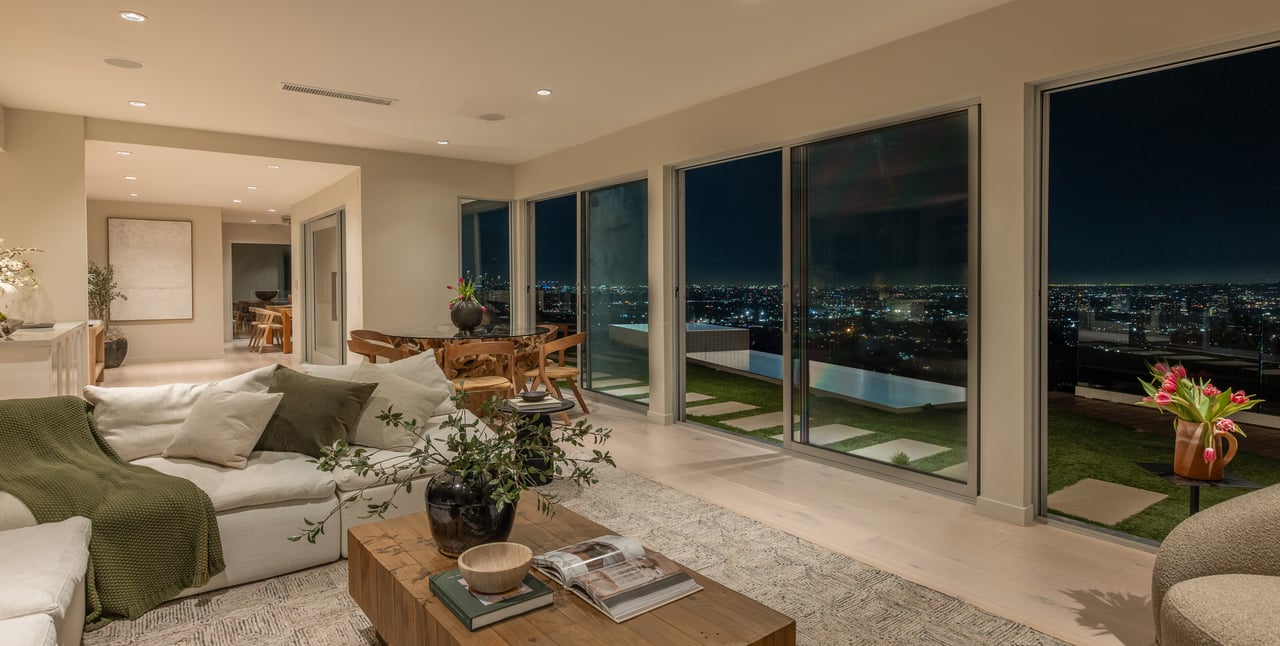 8515 Hedges Way, West Hollywood