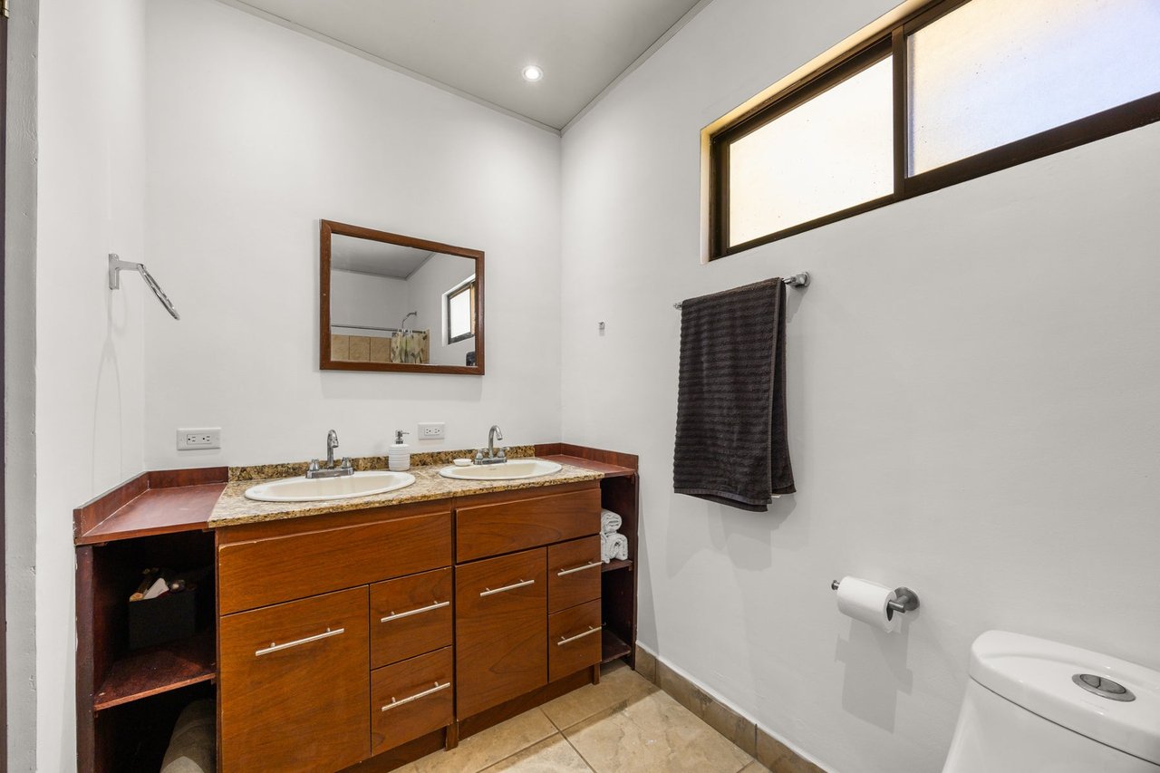 Coastal Tropical Walkable Home, Tamarindo, Guanacaste