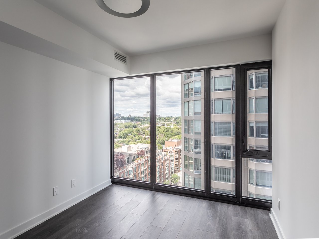 Cumberland Tower Suite 1812