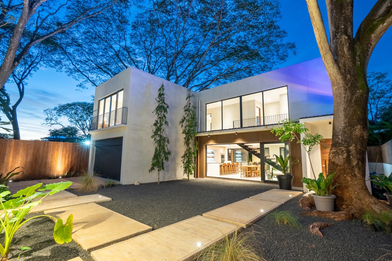 Casa Ko | Tropical Modern 4BR Retreat in Tamarindo with Exclusive Beach Club Membership