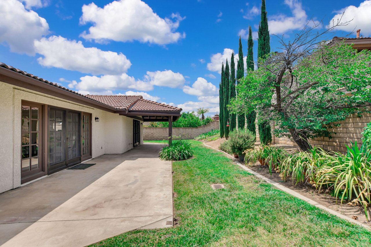 5697 Los Robles