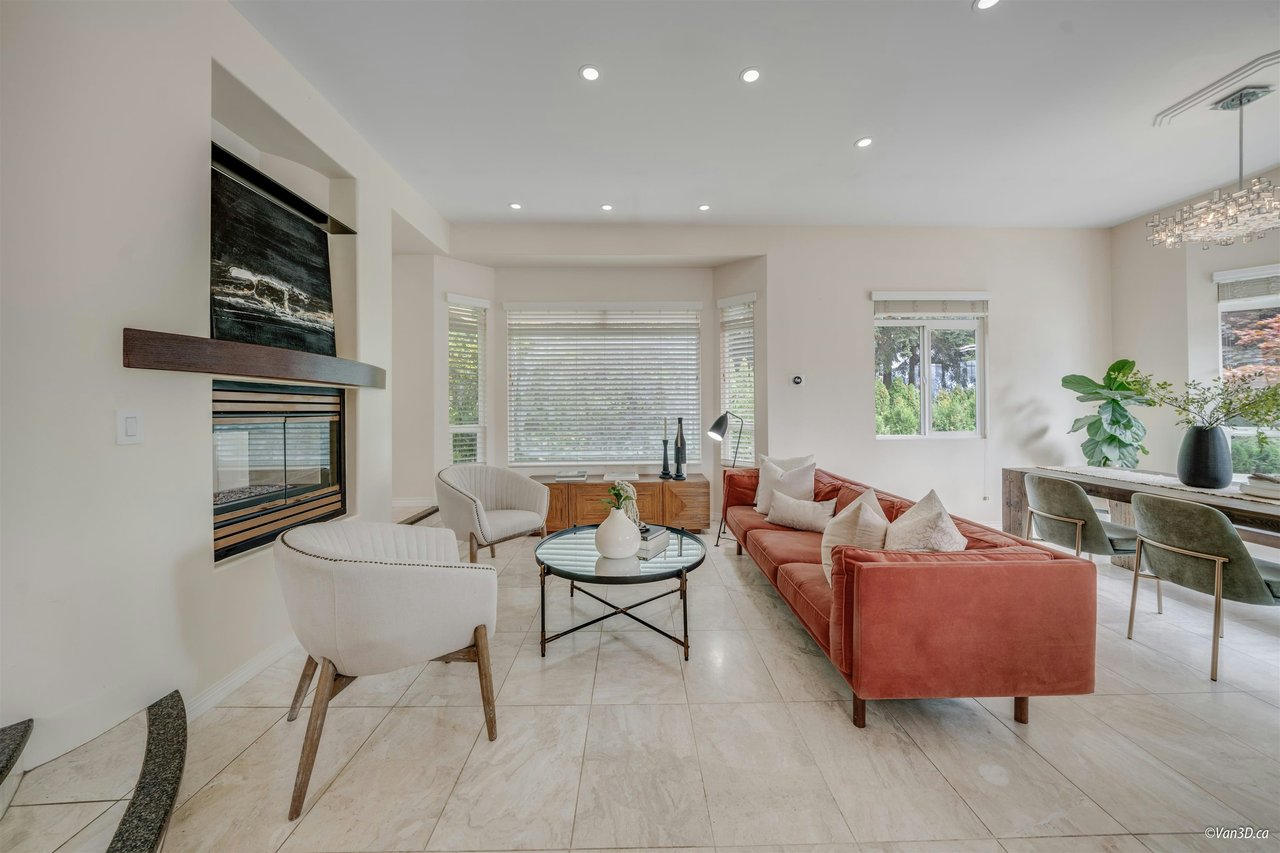1165 Deep Cove Rd