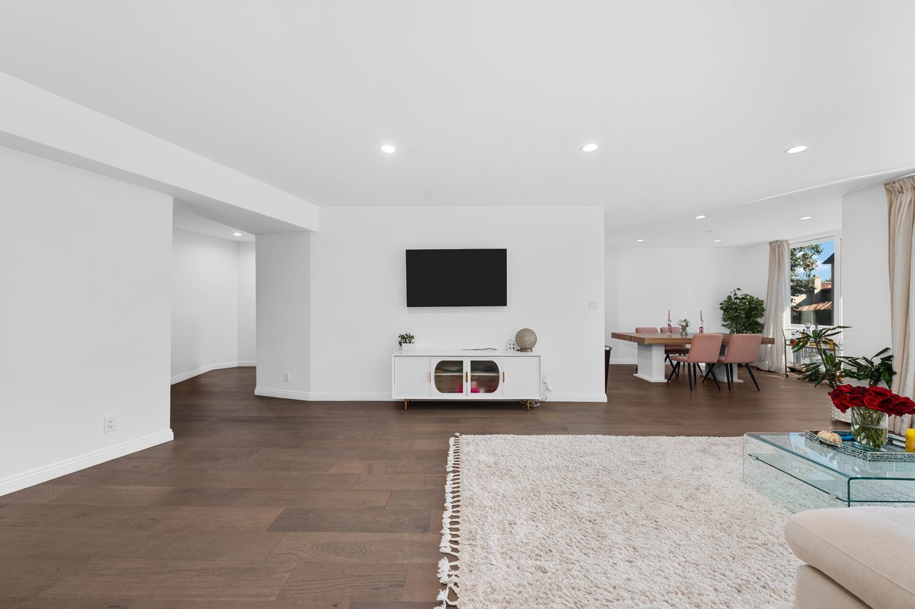 11970 Montana Ave Unit: 207, Brentwood 