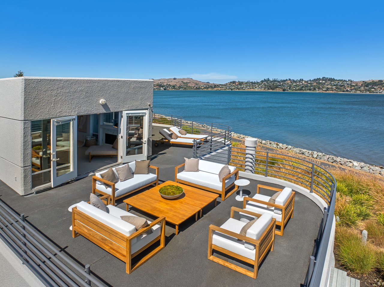 Sweeping Views Across the Bay