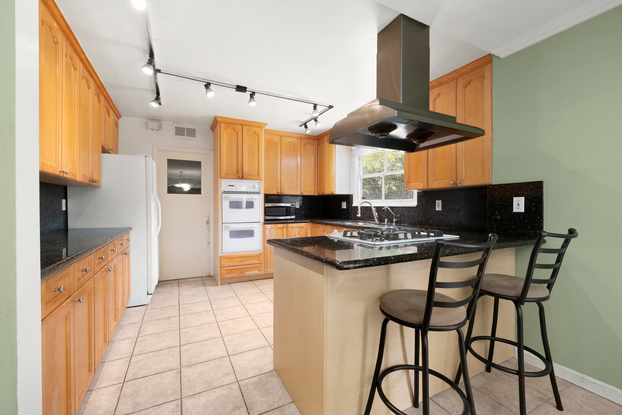8326 Fable Ave, West Hills 