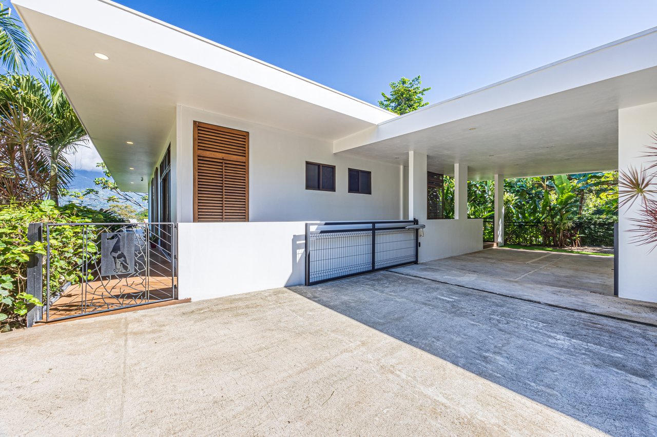 Stunning Ocean and Mountain Views, Casa Tres Galgos in Ojochal on Calle Perezoso