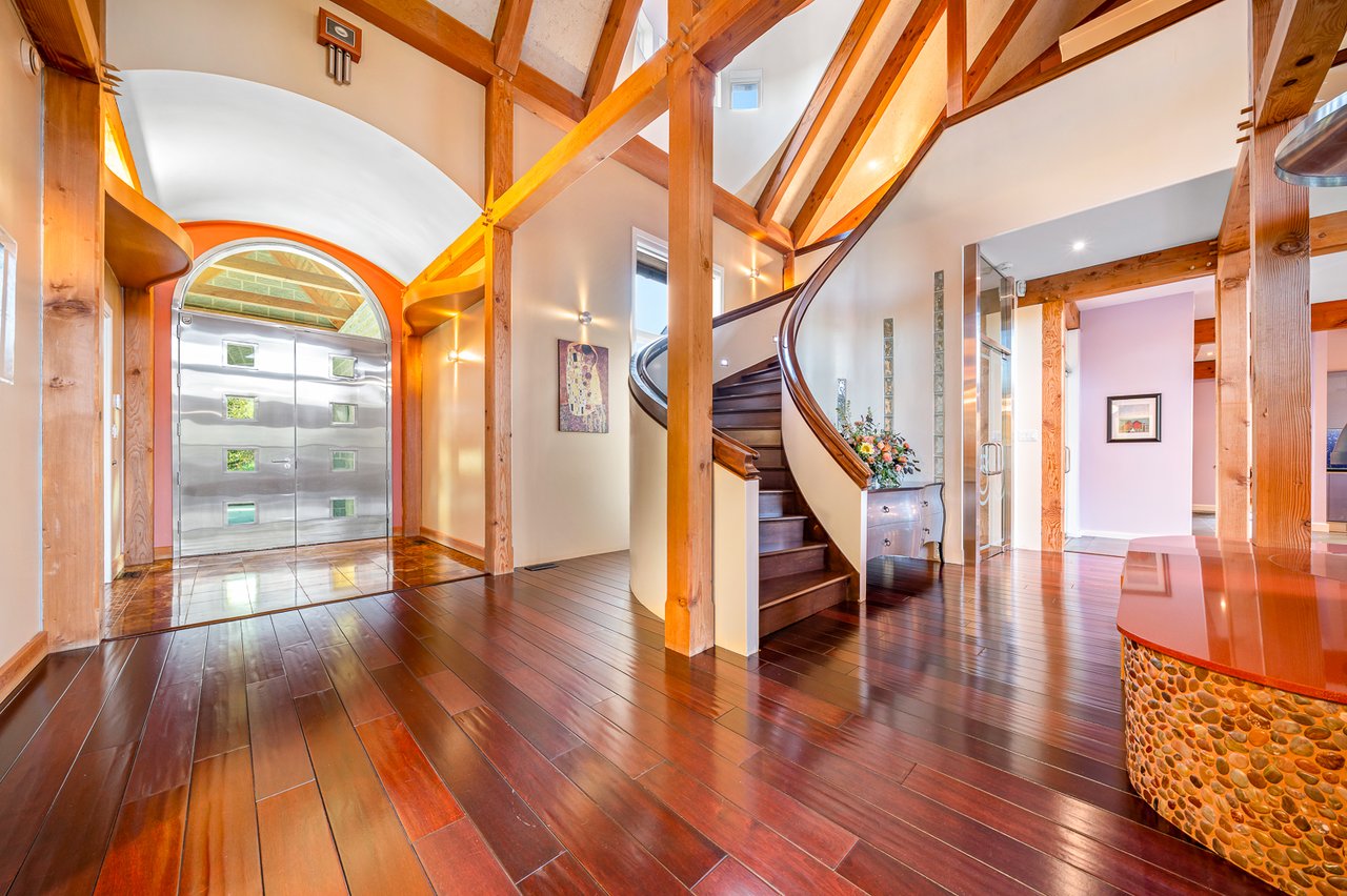  One-Of-A-Kind Residence 