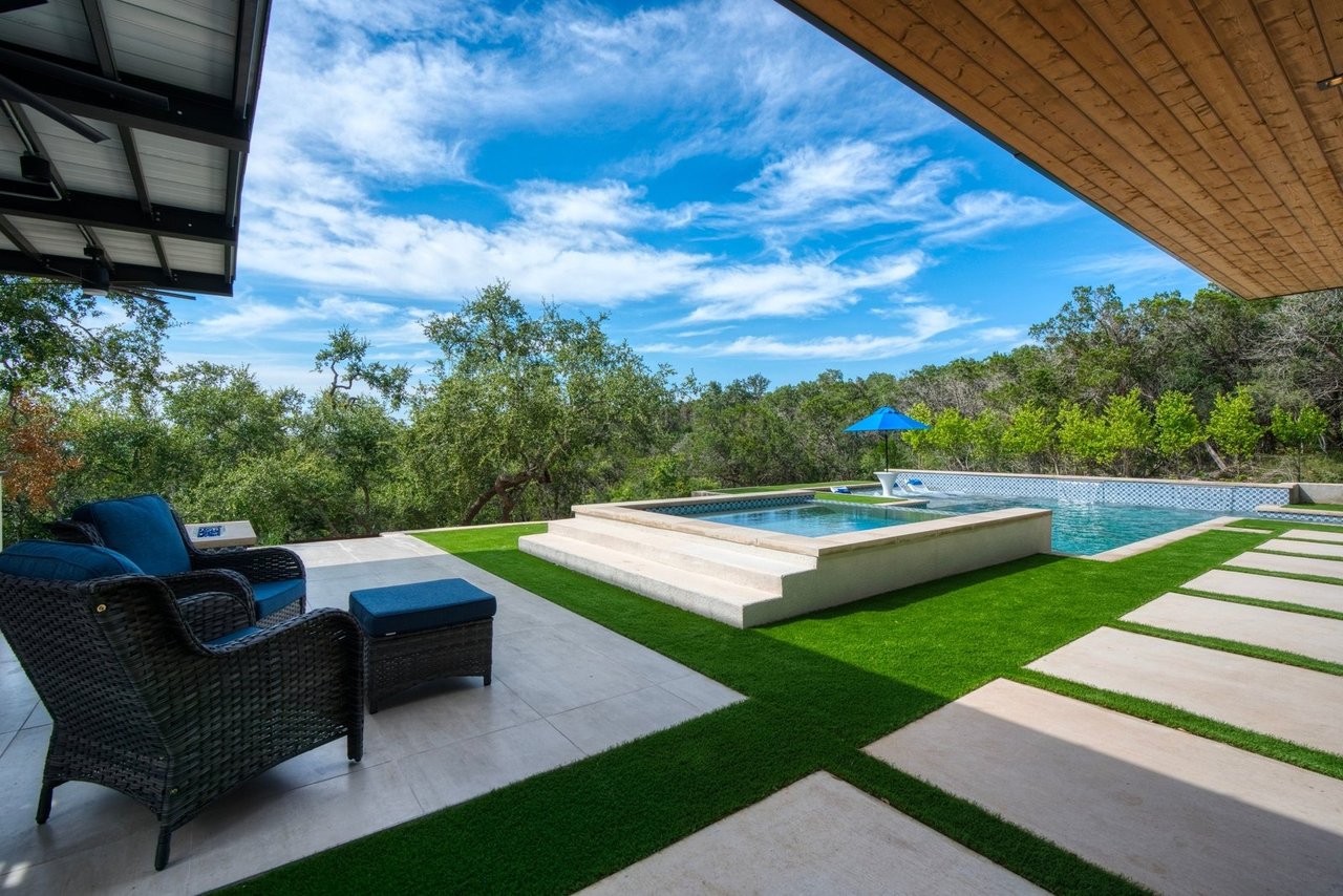 Luxxis Design 1104 Summit