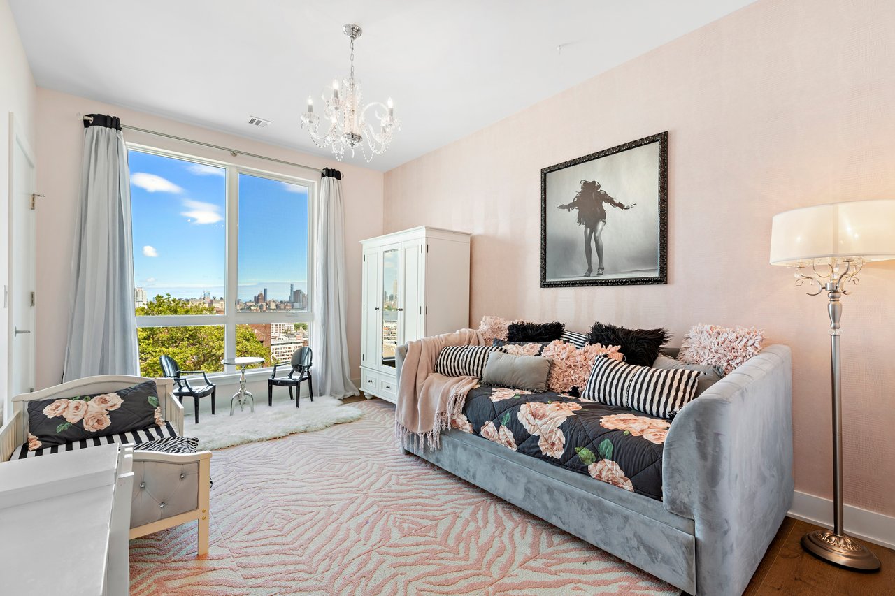 502 PALISADE AVE Unit: PH601