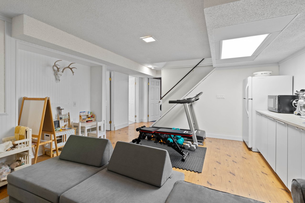 104 Thorson Crescent