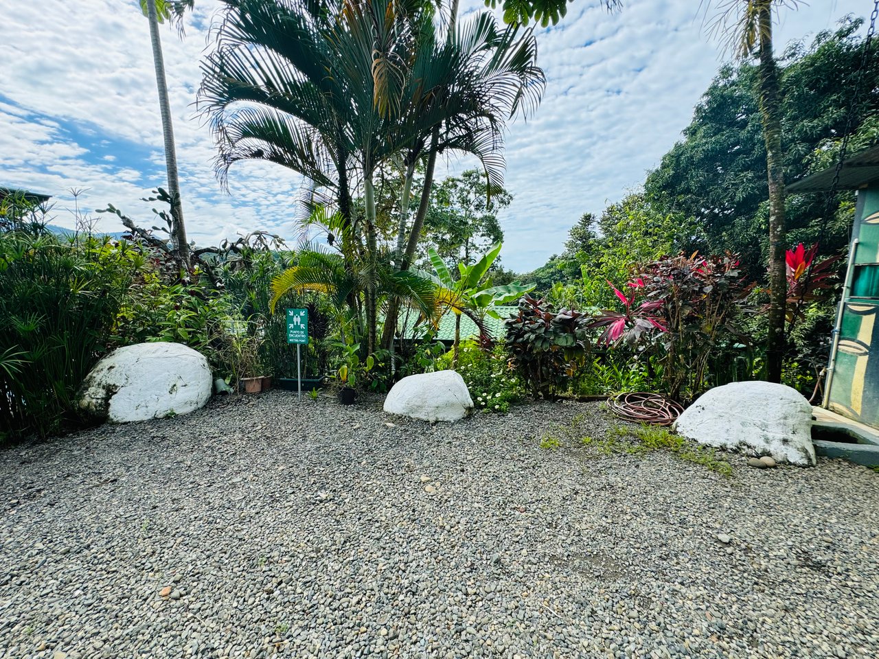 Downtown Uvita Commercial Room Rentals with Restaurant