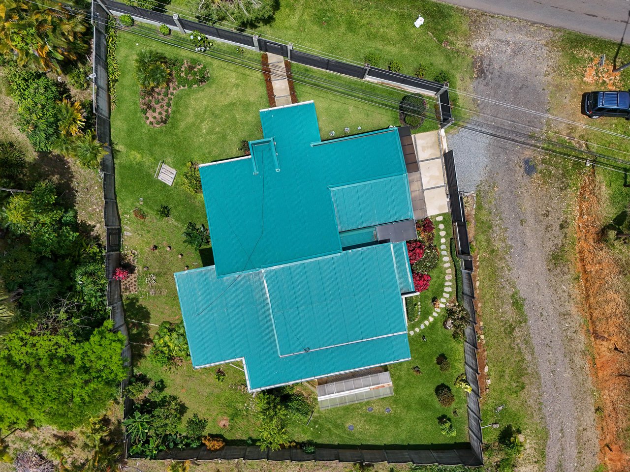 5-BEDROOM CHIRRIPO MOUNTAIN VIEW HOME WITH EASY ACCESS, PREMIUM FINISHES, FRUIT TREES AND LANSCAPED – 0.22 ACRES