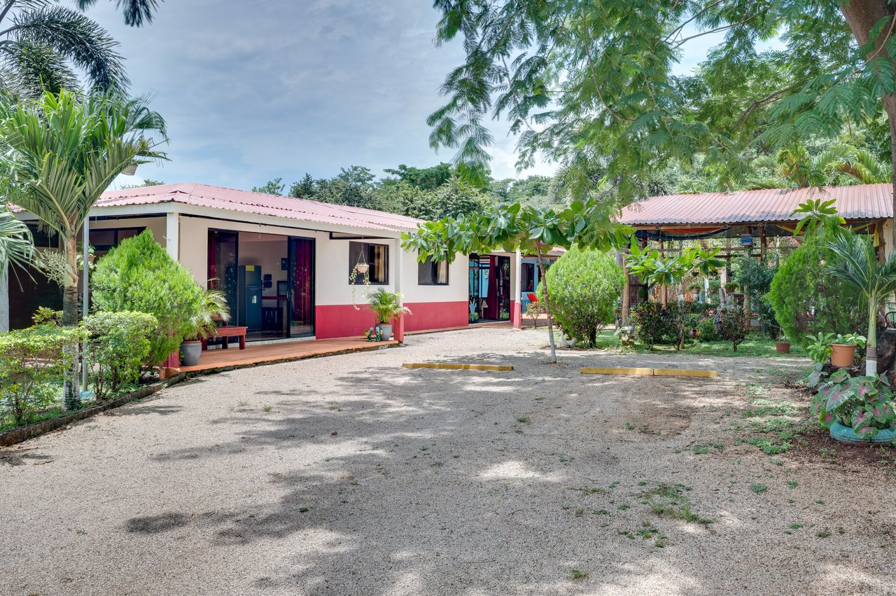 Tamarit House | Spacious Tropical Retreat in Villareal, Costa Rica