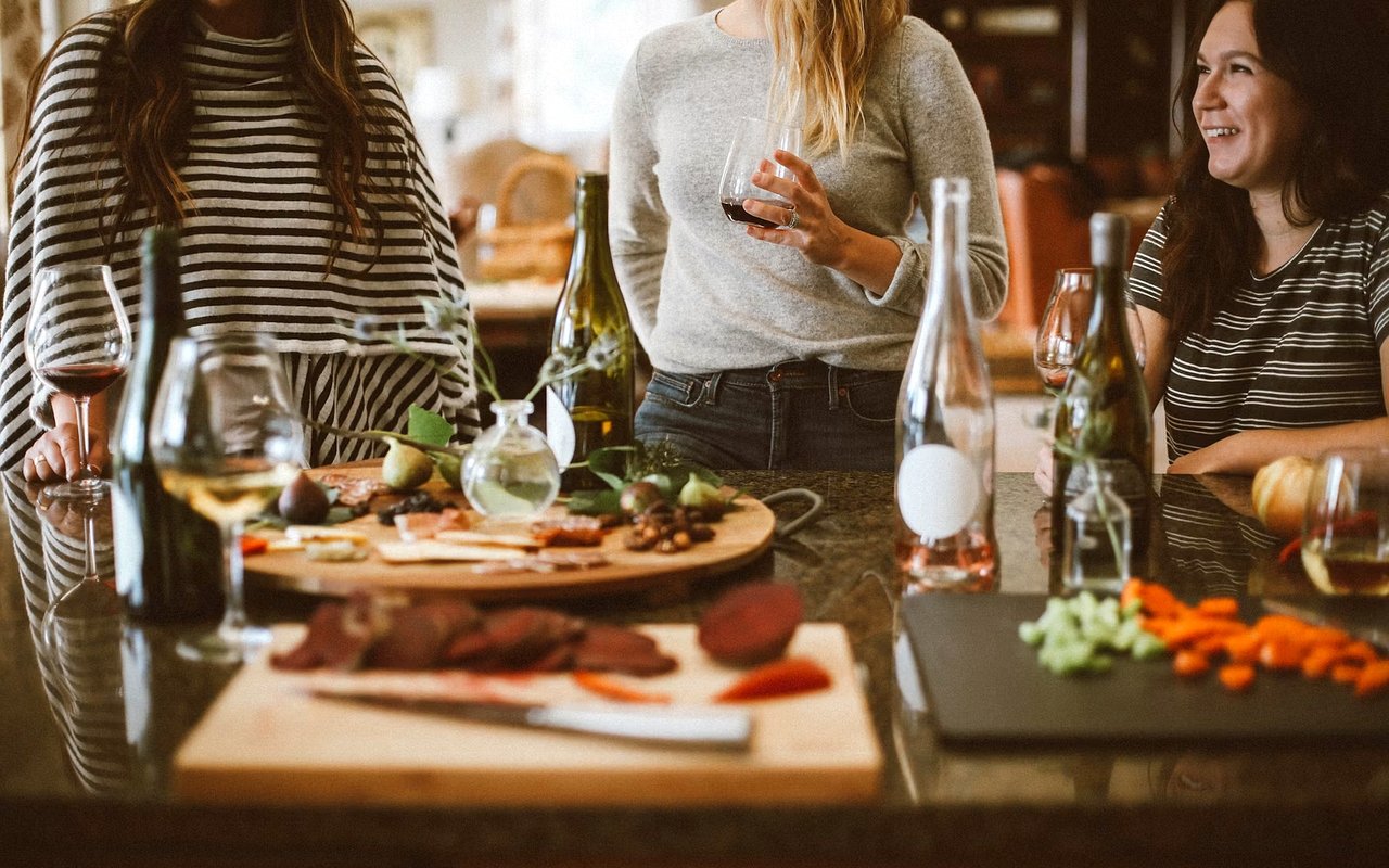 How to Host the Ultimate Dinner Party in Your Bearspaw Home