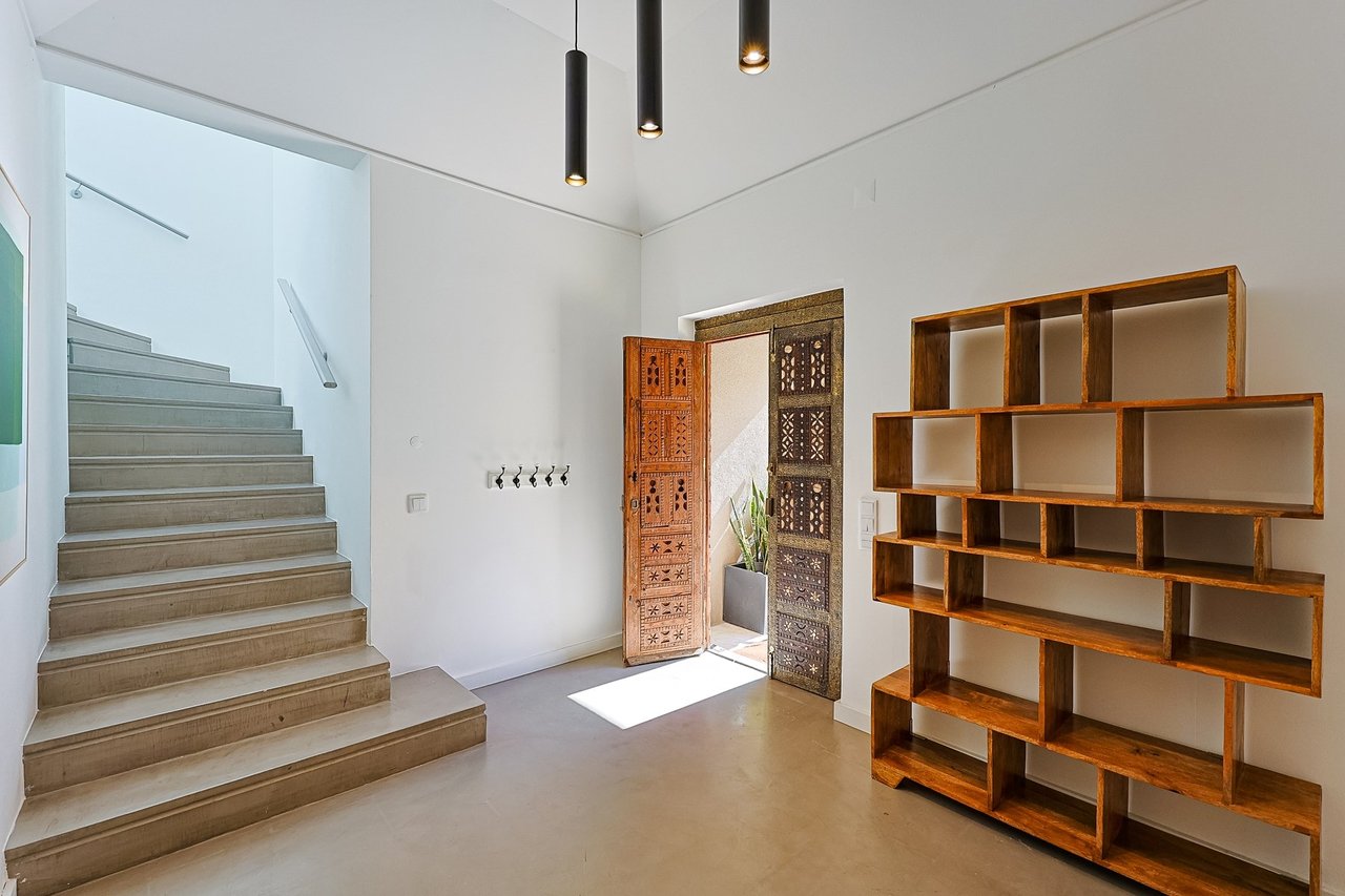 Stylish Renovated 5-Bedroom Villa with Pool in Monte Estoril’s Prestigious Avenida de Portugal