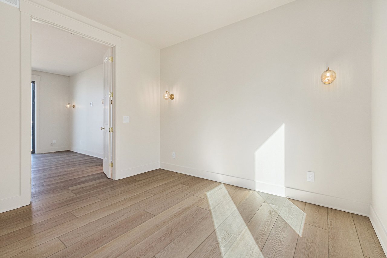 2578 2576, 2572 Lakeshore Drive