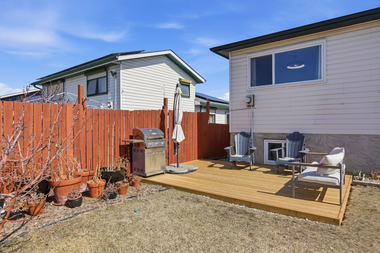 559 Deerpath Court SE