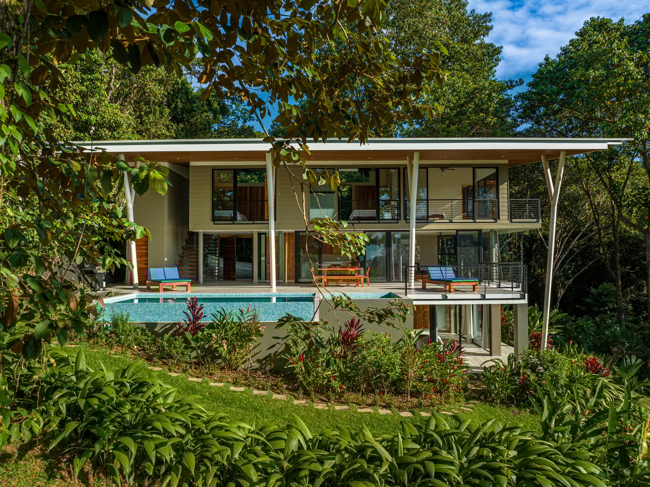 4 Bedroom Jungle Paradise with Ocean Views