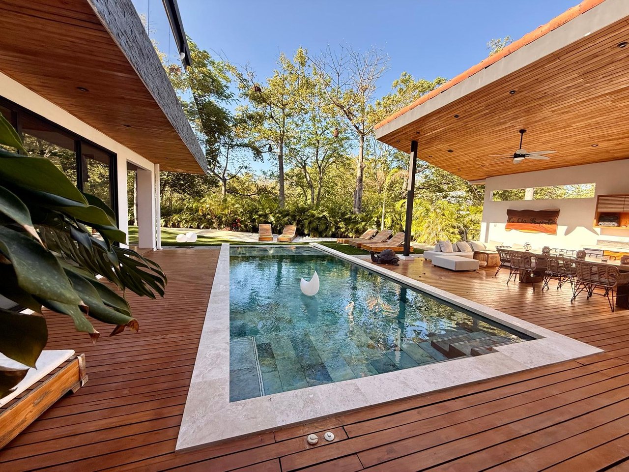 Casa La Ola Perfecta | Luxury 5-Bedroom Home with Pool Near the Beach in Hacienda Pinilla