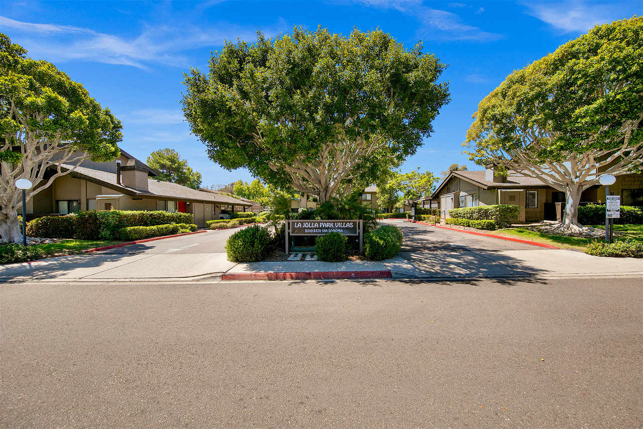 Villa Sonoma At International Homes with Street Lights Community Features