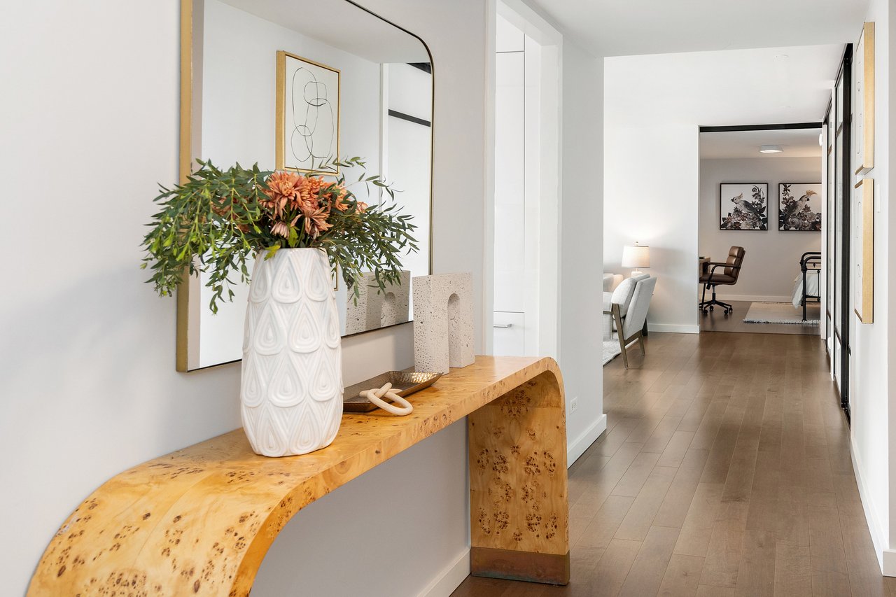 Contemporary Pacific Heights 1 Bedroom + Den