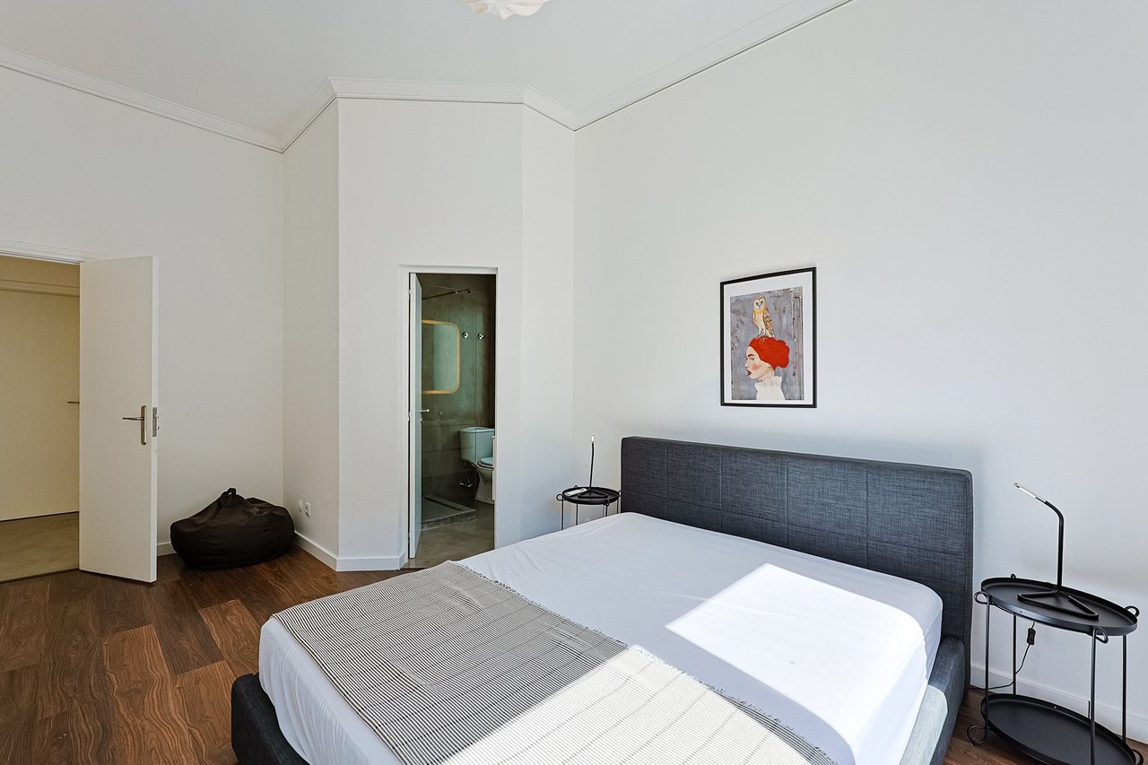 Stylish Renovated 5-Bedroom Villa with Pool in Monte Estoril’s Prestigious Avenida de Portugal