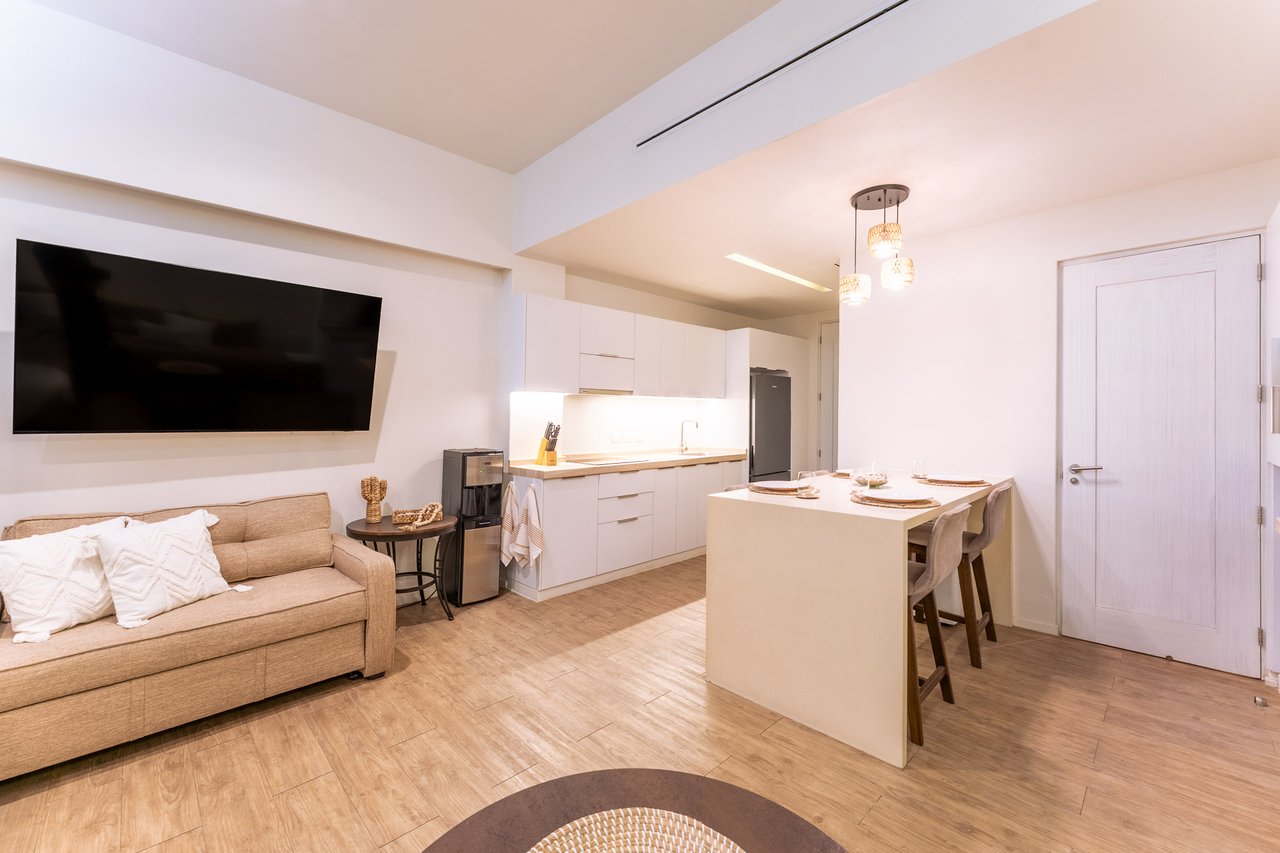 1 Bedroom, Condo, Mixie 103