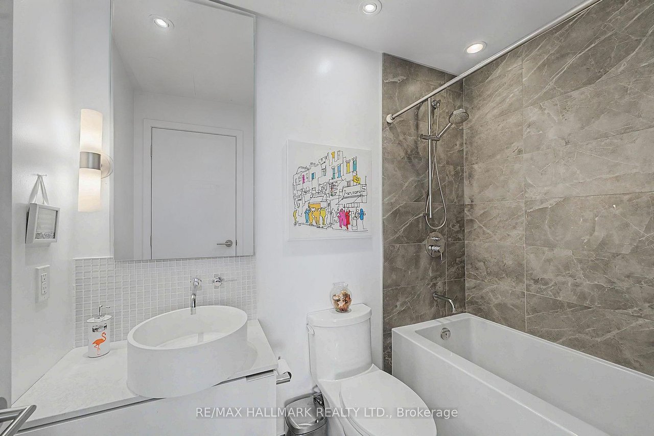 PRESTIGE LIVING AT YONGE & EGLINTON