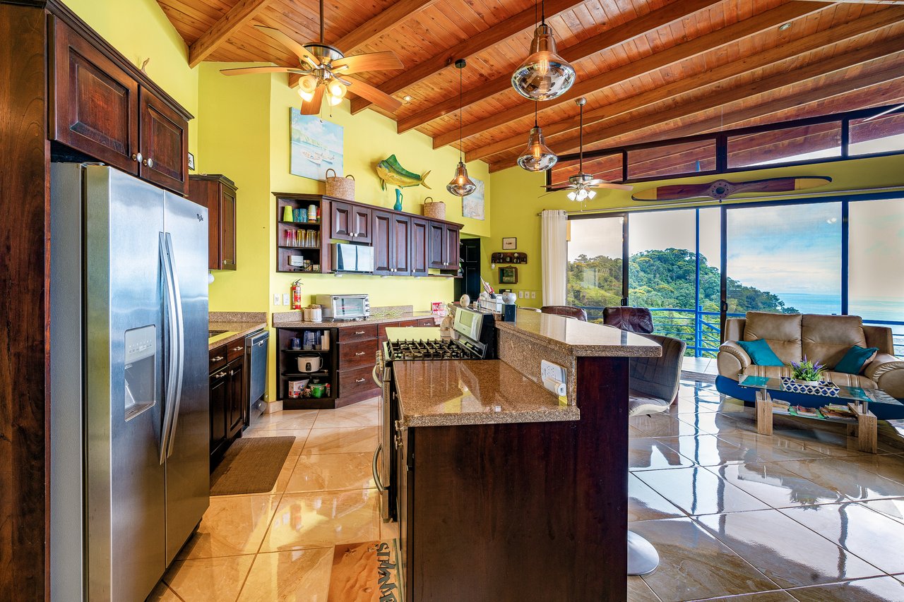 Luxury 4-Bed Villa with Ocean Views & Infinity Pool in Ojochal