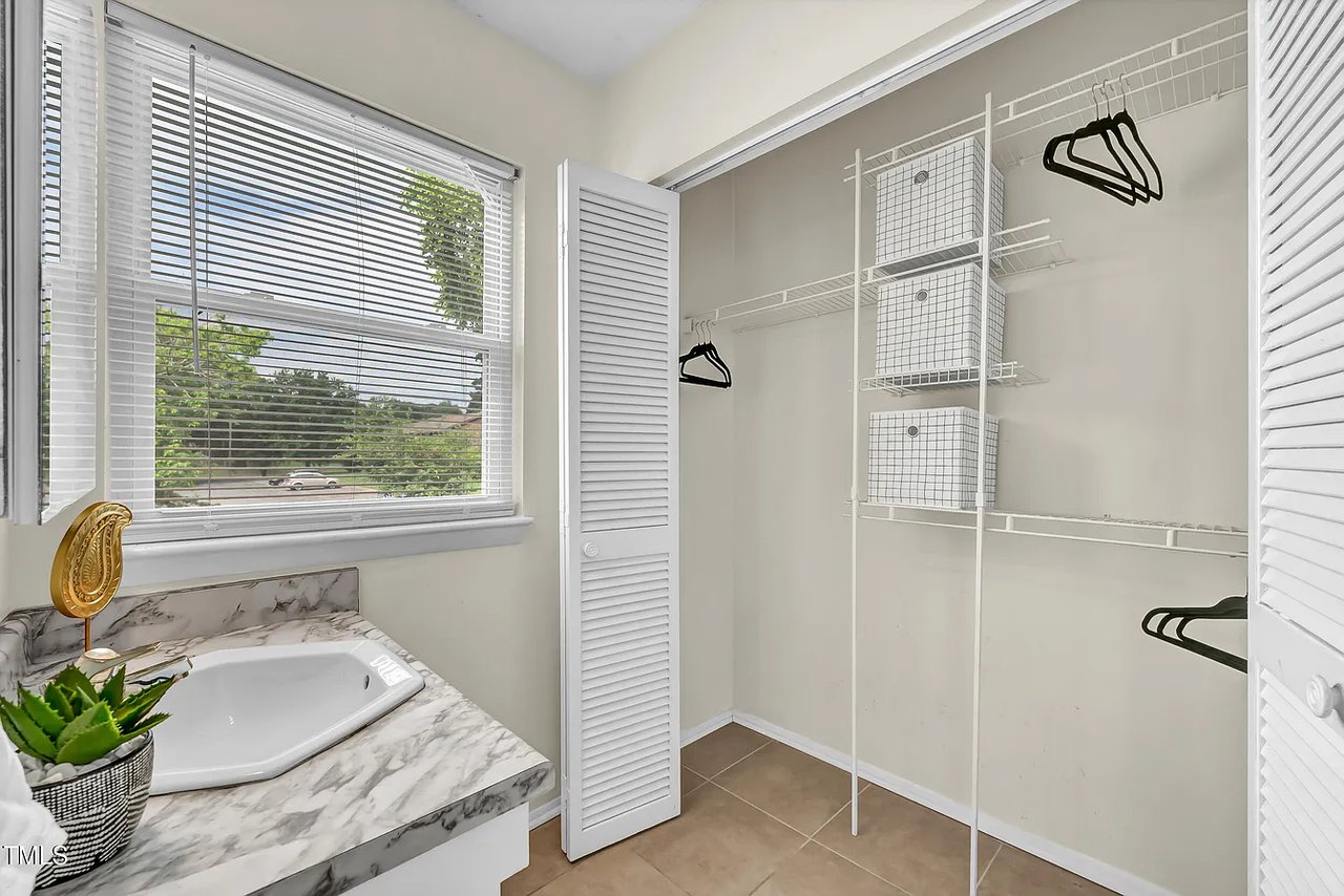 1220 Manassas Ct APT B