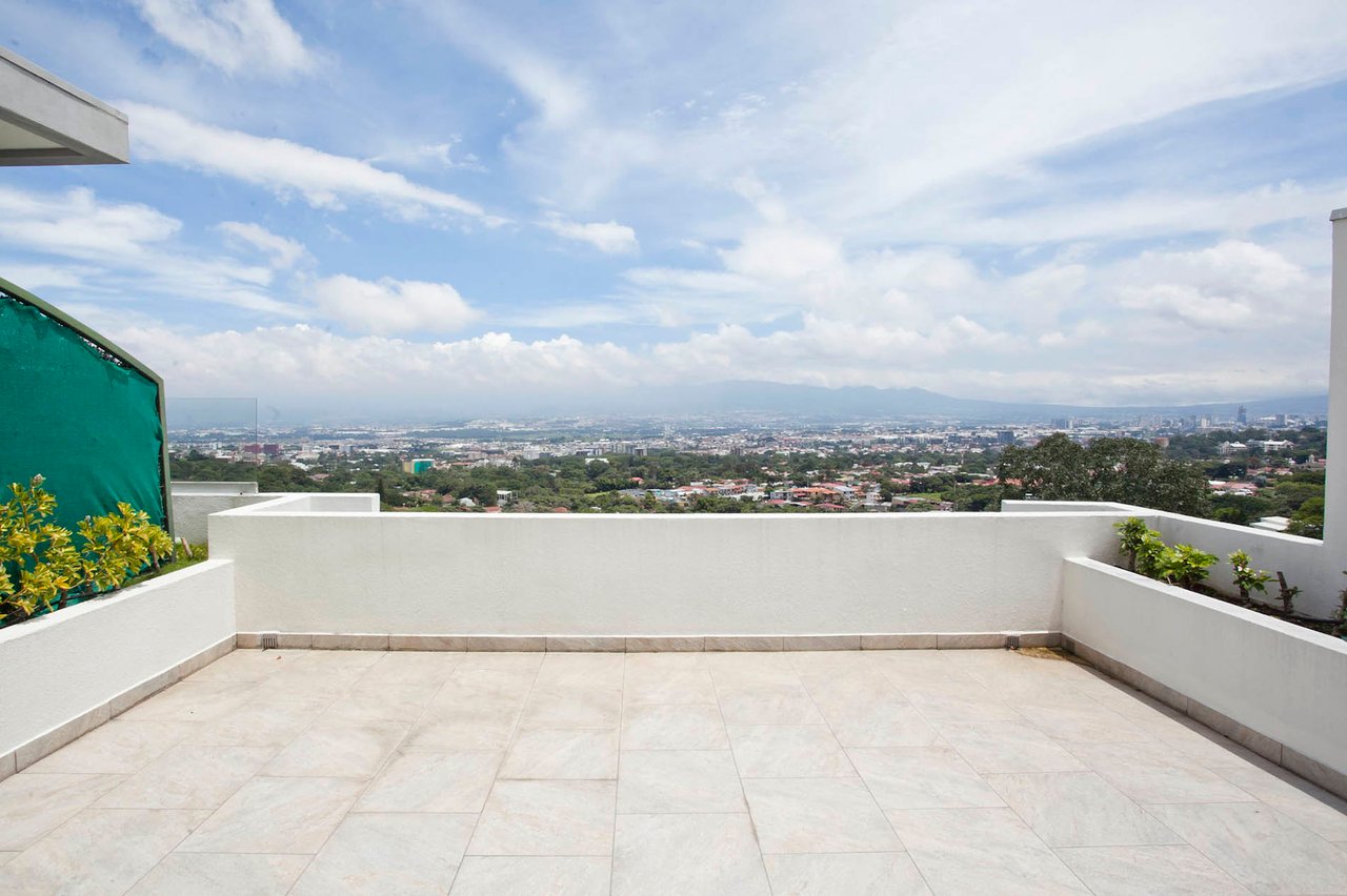 Panoramic Rooftop Penthouse, Escazu, San Jose
