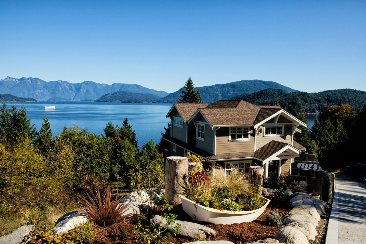 How to Buy a Vacation Home Near Charlotte’s Lakes