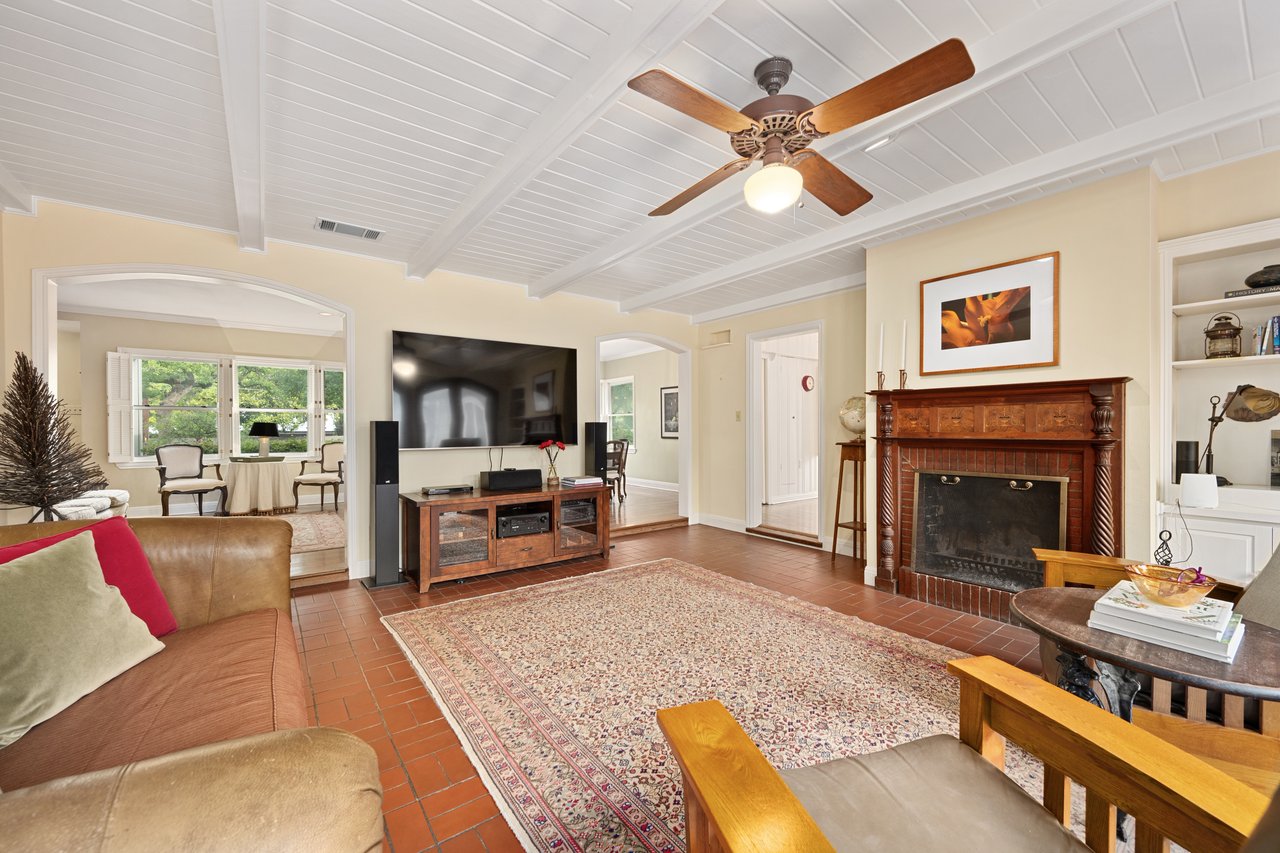 1311 Kent Lane