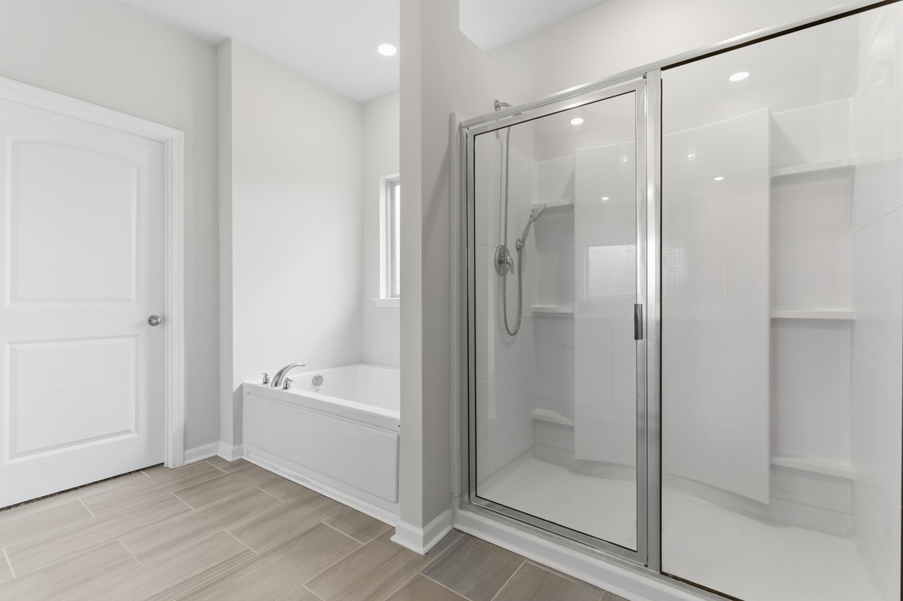 Beautiful Huntsville Home with Screened In Patio & Community Pool! 