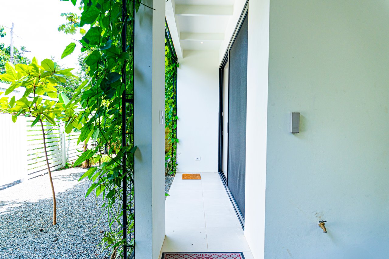 Modern Elegance Meets Tropical Lifestyle in Uvita