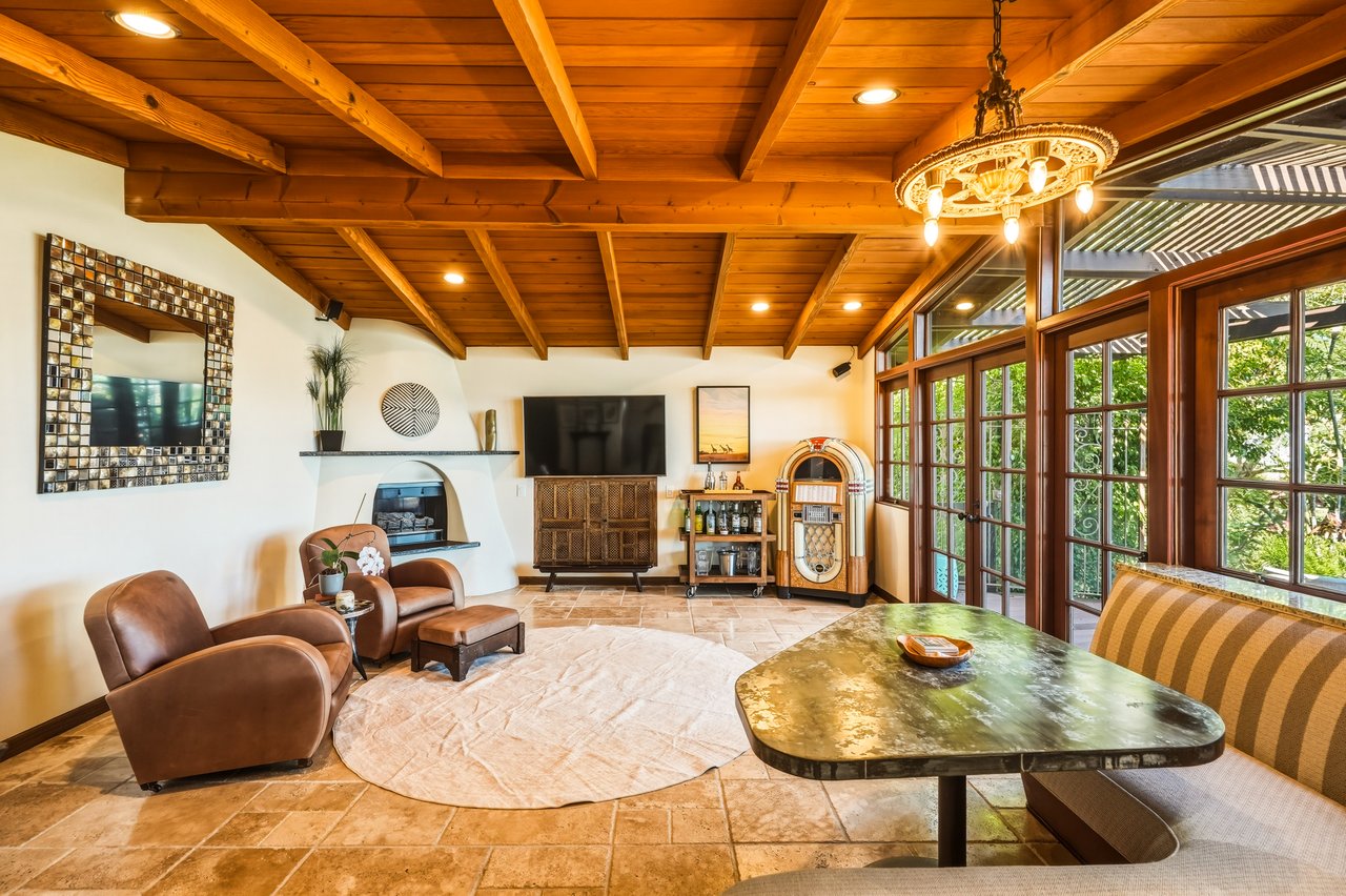 3400 Coast View Dr
