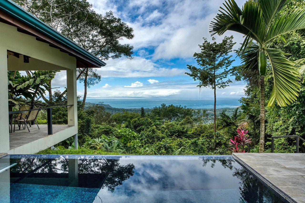 WONDROUS WHALE’S TAIL OCEAN VIEW HOME ABOVE UVITA