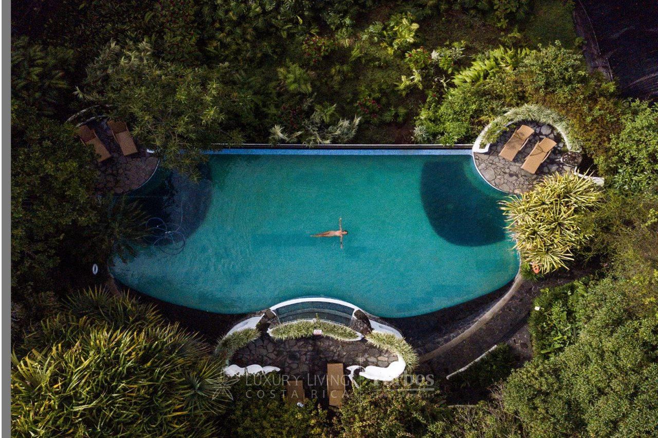 20646 - Boutique Hotel for Sale in the Mountains of Heredia