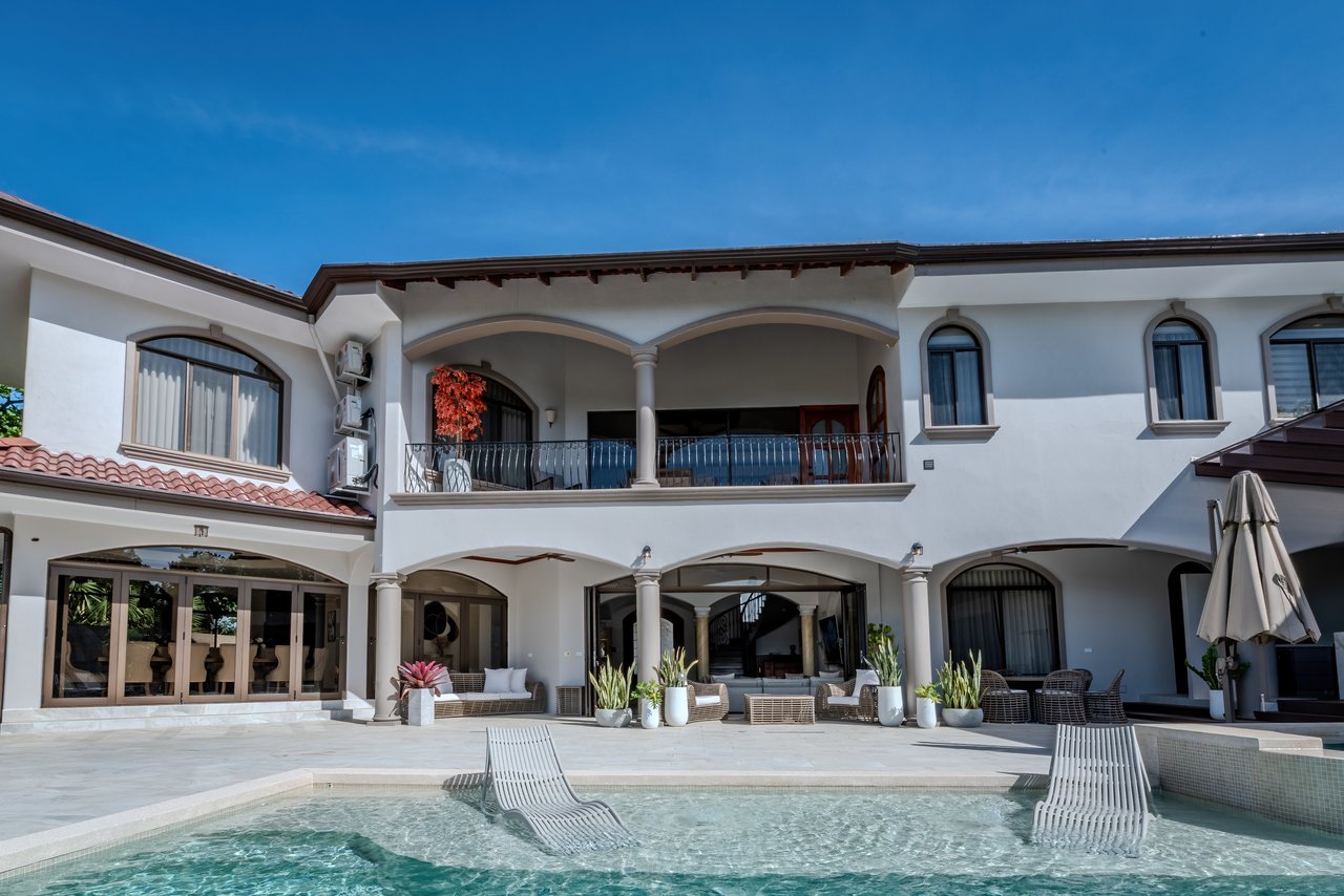 Luxury Home with Pool, Bar Area & Resort-Level Amenities | 5br, 4ba in Perez Zeledon 