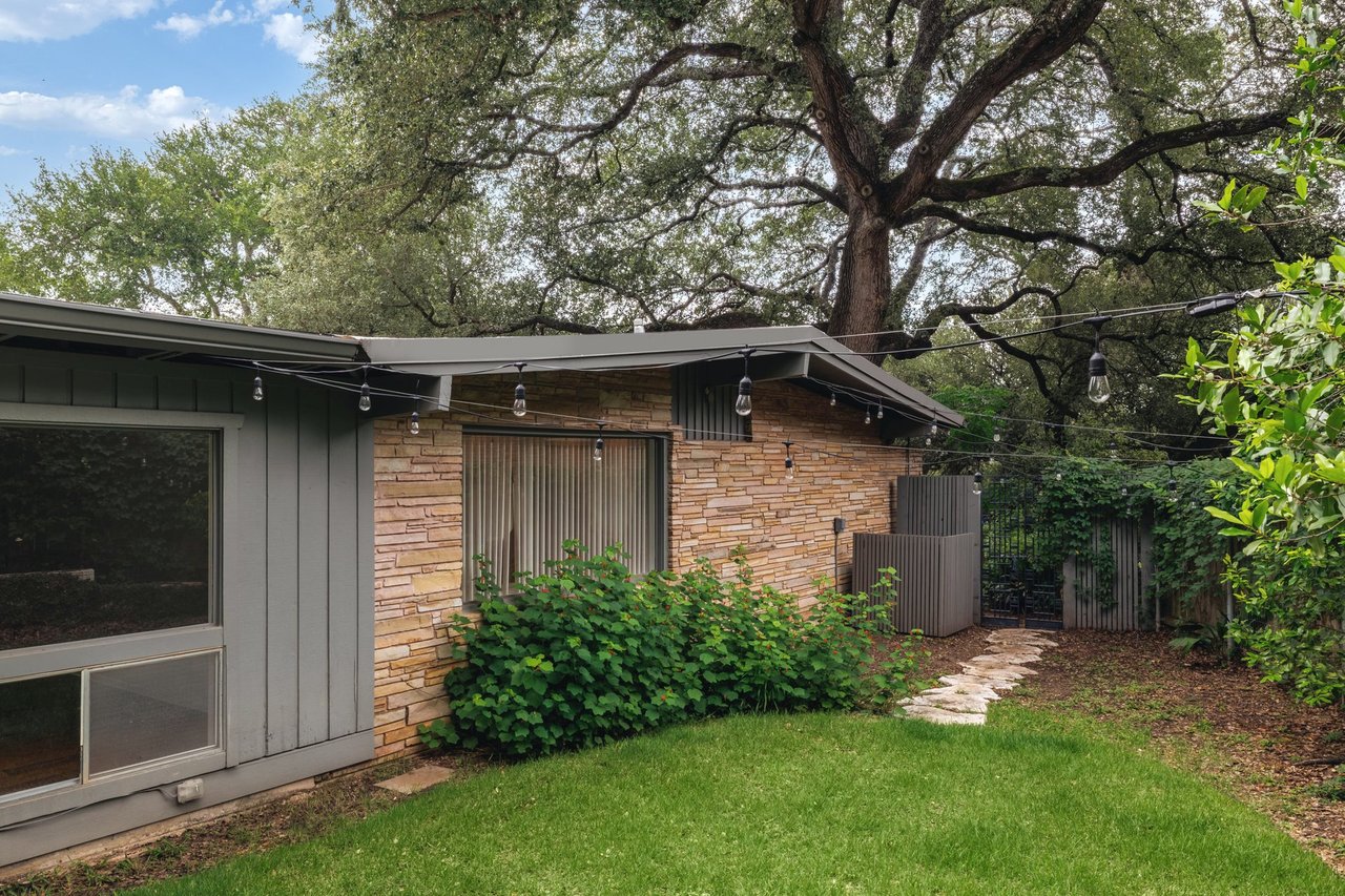 3304 Cherry Tree Circle