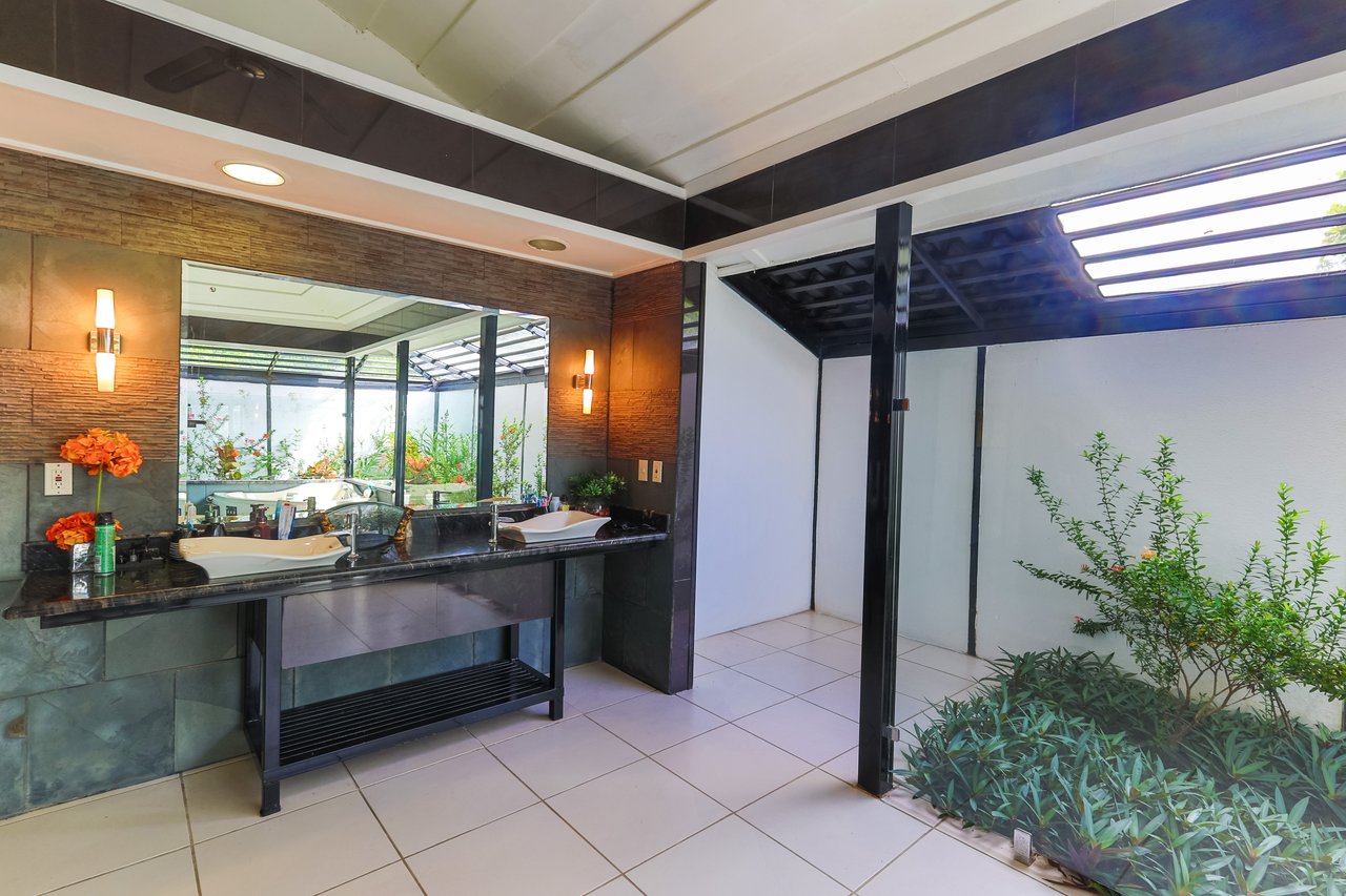 La Casona , 5 bdr estate